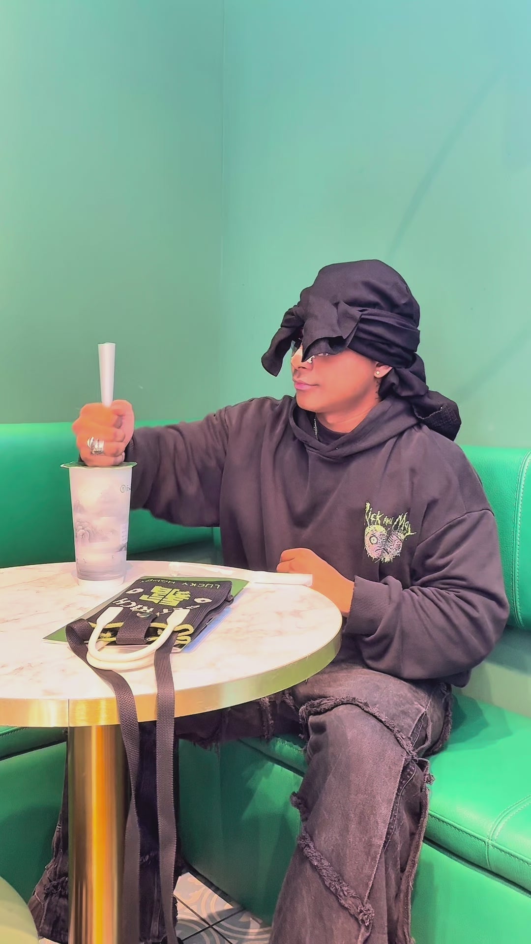 Carica il video: 